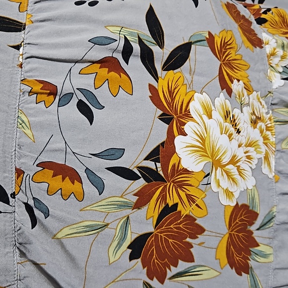 Button down floral 💯 rayon dress - Picture 5 of 6